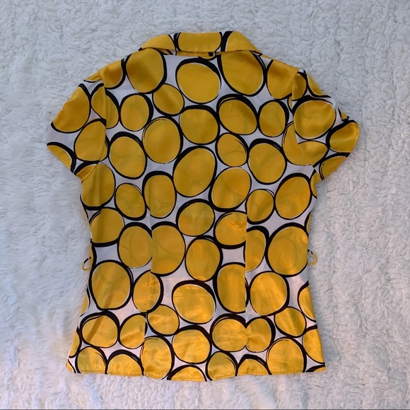 Dressbarn Circle Pattern Short Sleeve Buttondown - Picture 6 of 6